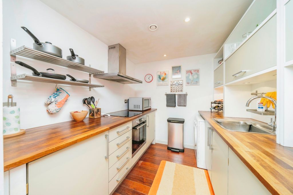 Property photo 3 of 14 Photography