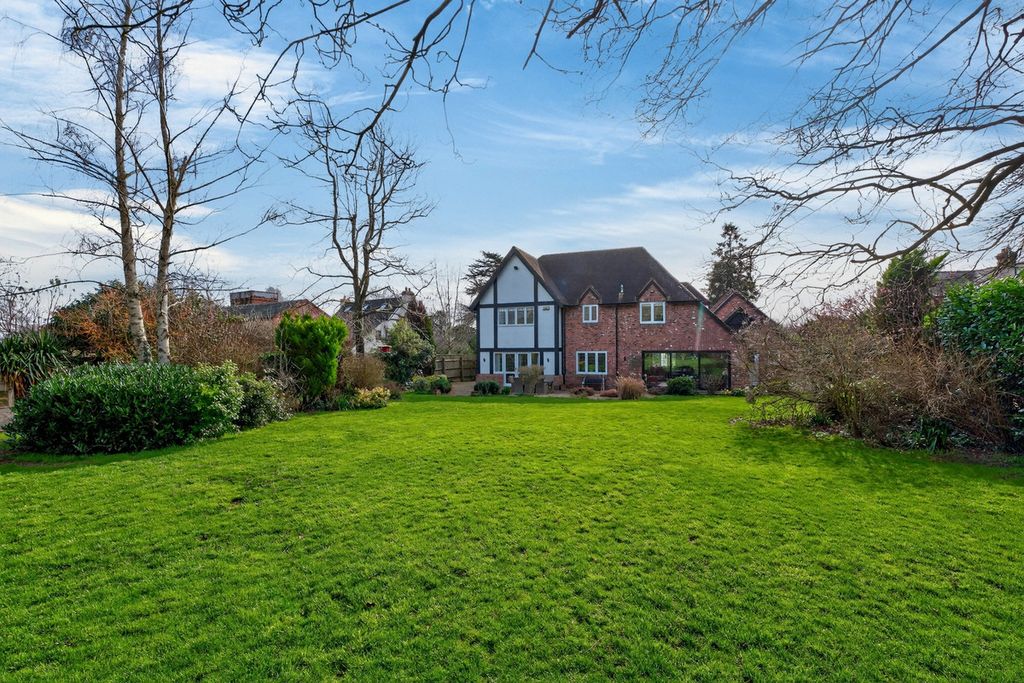 Property photo 2 of 32