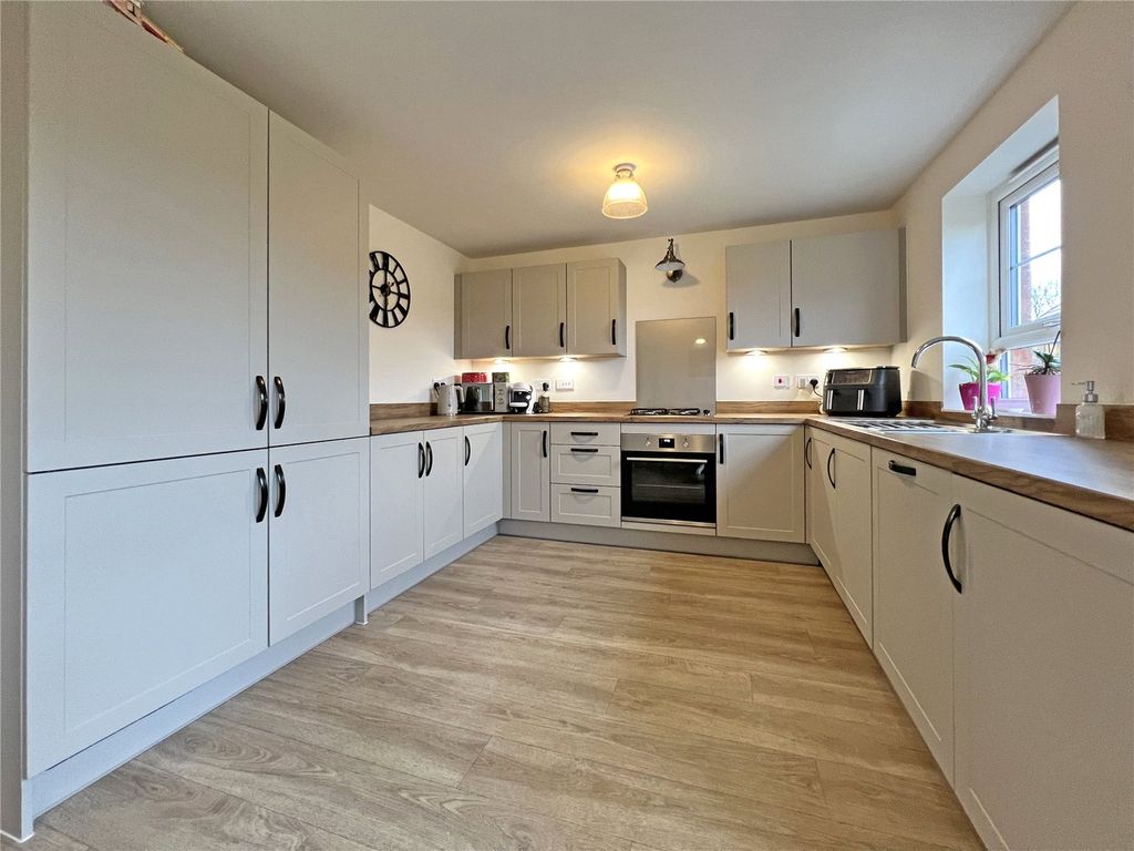 Property photo 2 of 20 Picture No. 16