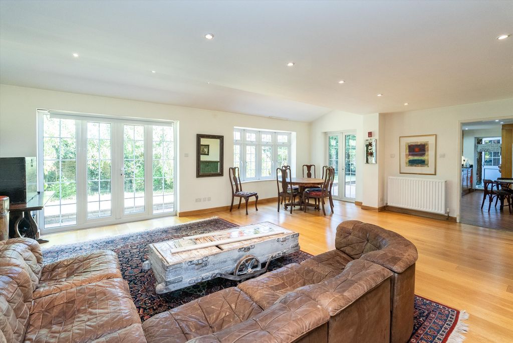 Property photo 2 of 19 Image