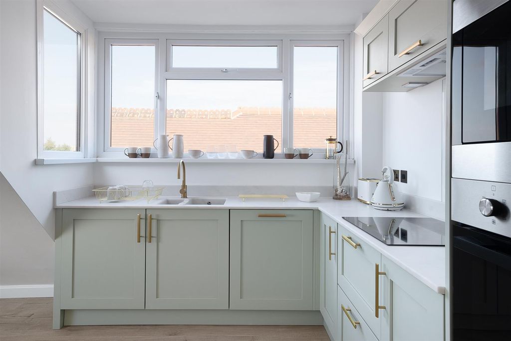 Additional image 14 of 2 bed flat for saleSeaview, Isle Of Wight PO34