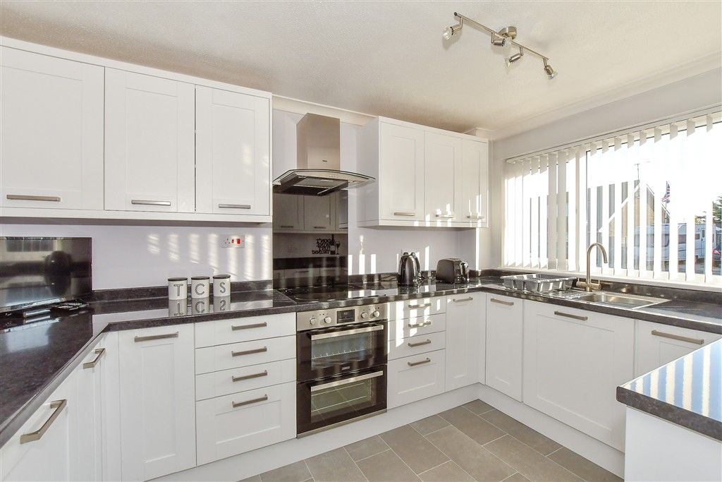 Property photo 3 of 12 Kitchen