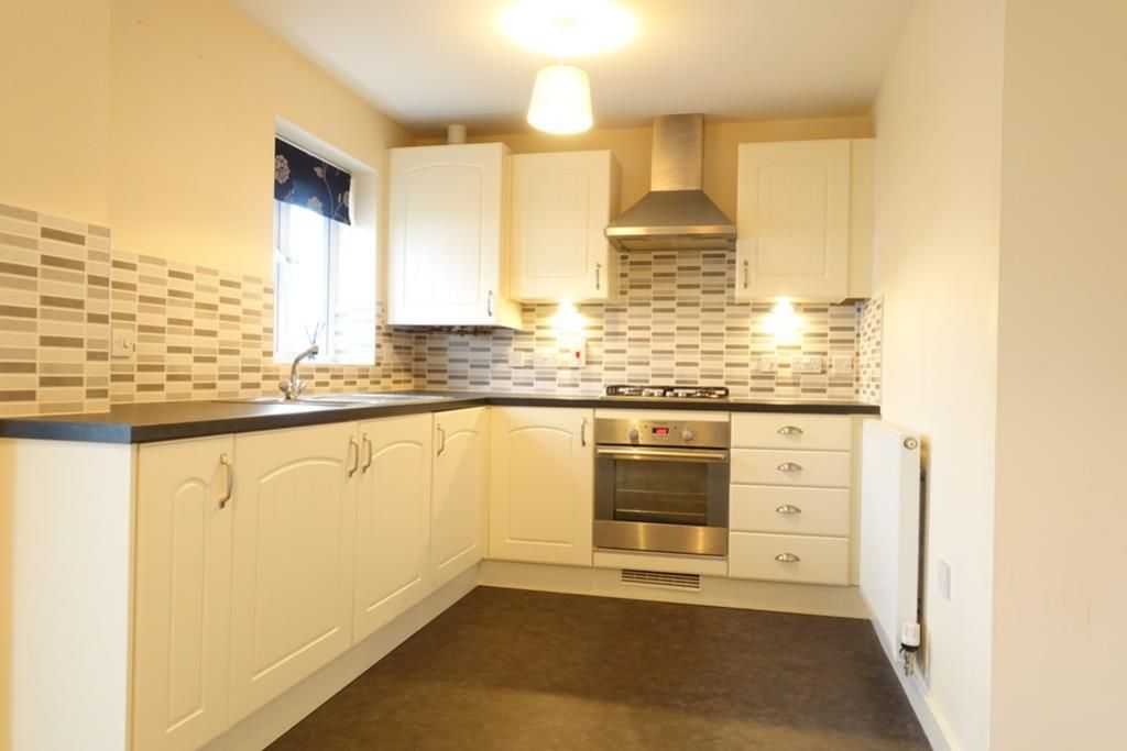 Property photo 3 of 8 Kitchen