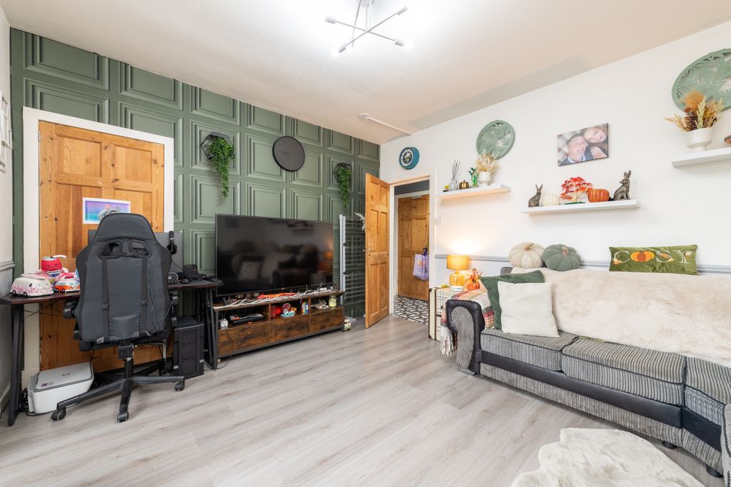 Property photo 3 of 28