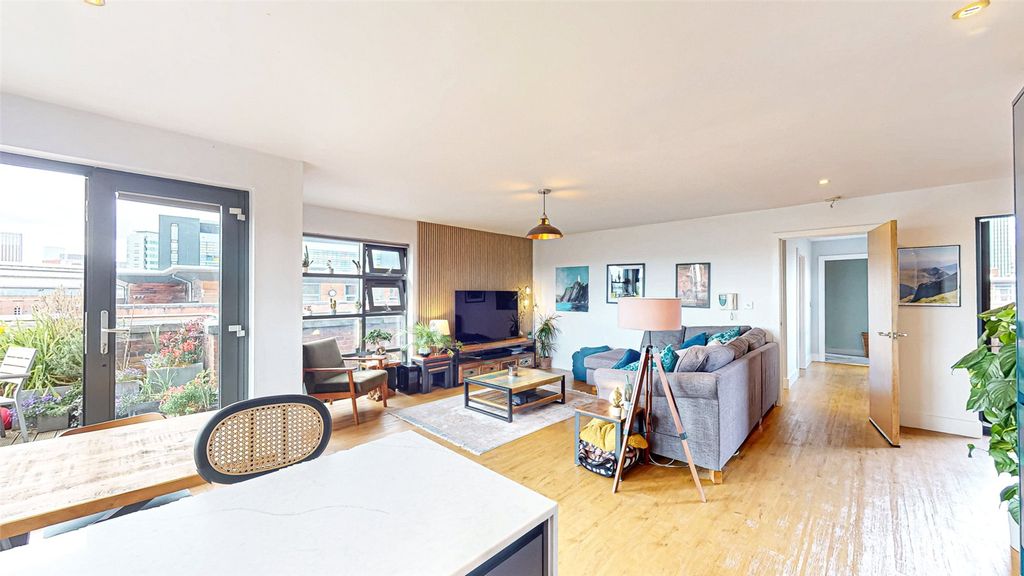 Property photo 2 of 19 Picture No. 04