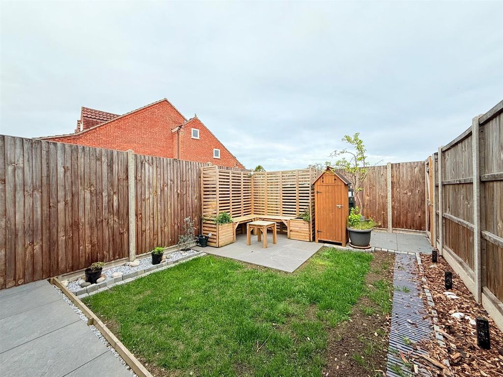 Property photo 1 of 21 Outside