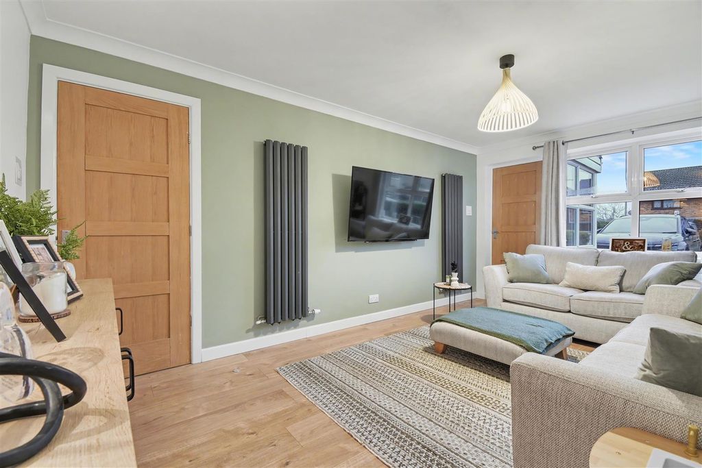 Property photo 2 of 22 Living Room