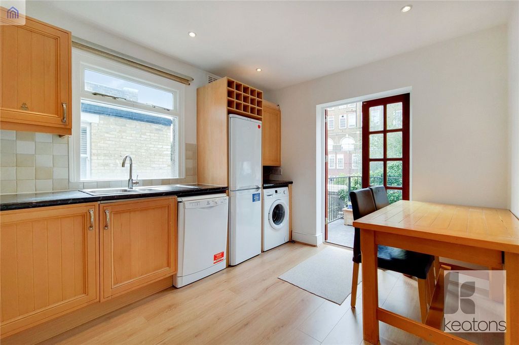 Property photo 3 of 7 Kitchen