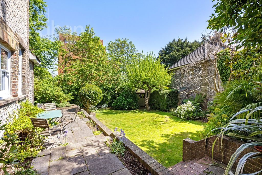 Property photo 3 of 45 Picture No. 32