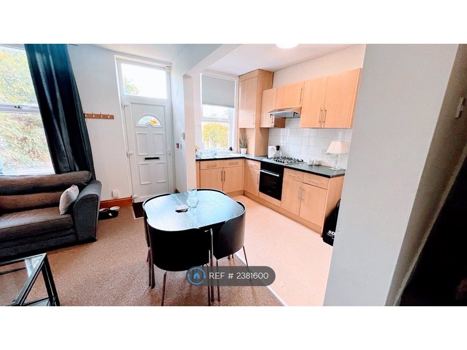 Property photo 2 of 6 Kitchen