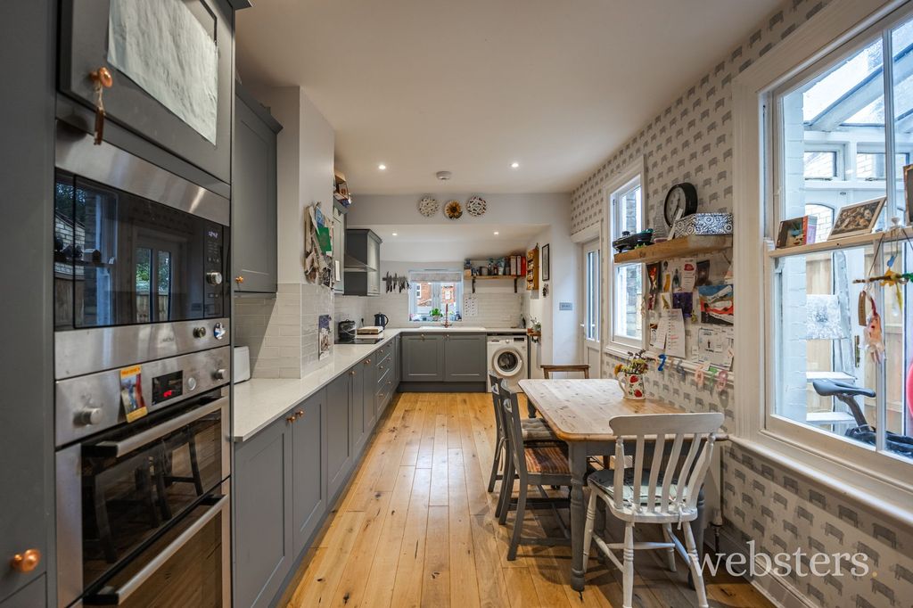 Property photo 3 of 24