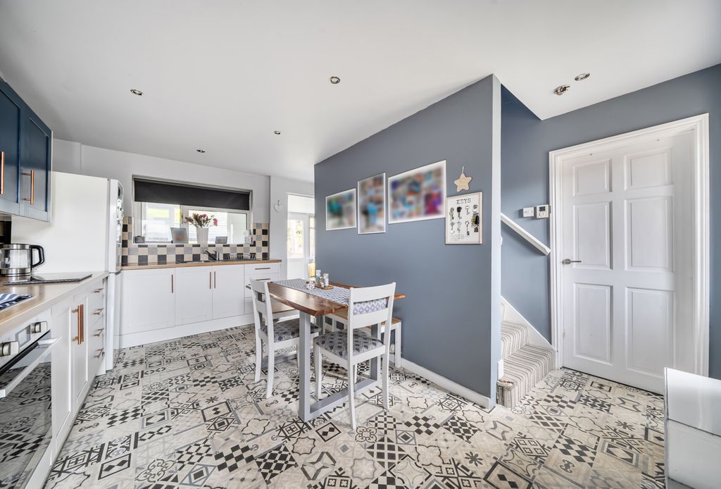 Property photo 2 of 17 1418166-11-69c65B...