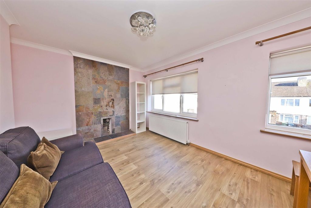 Property photo 2 of 8 Audley Court
