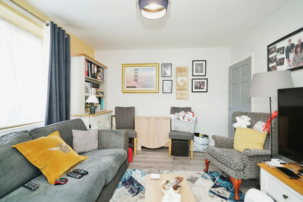 Property photo 3 of 11 Living Room