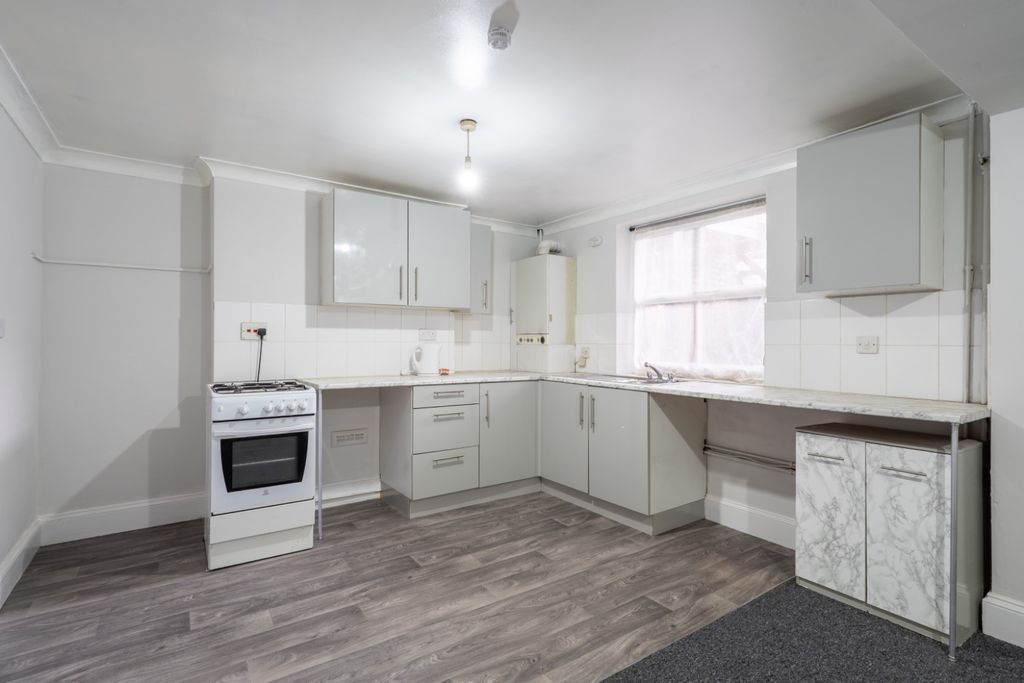 Property photo 3 of 12 4968232