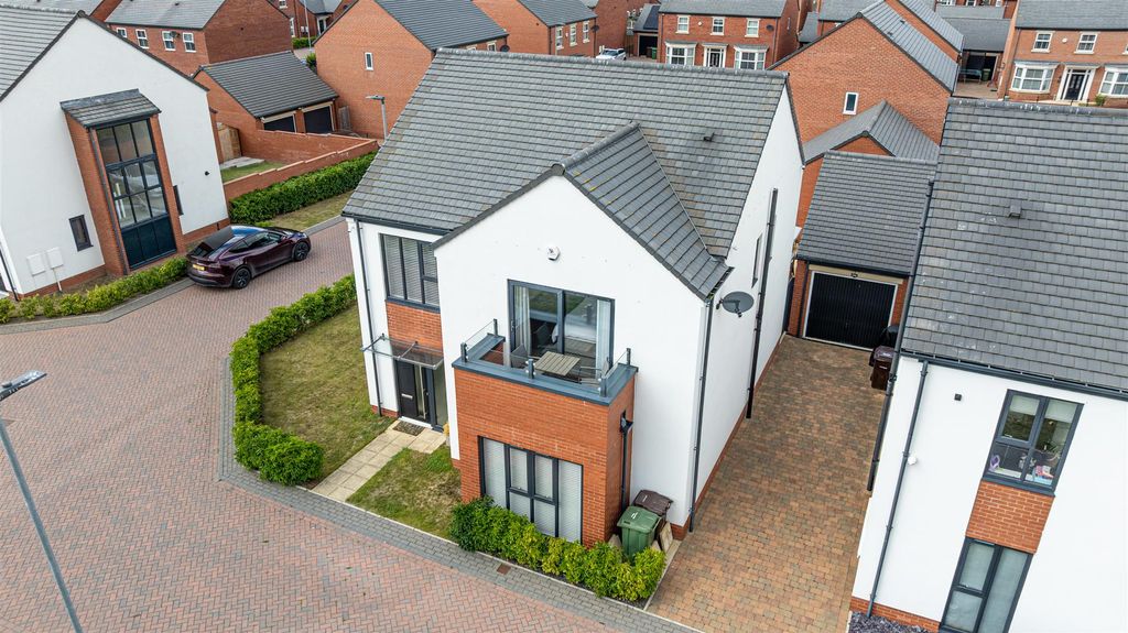 Property photo 2 of 31