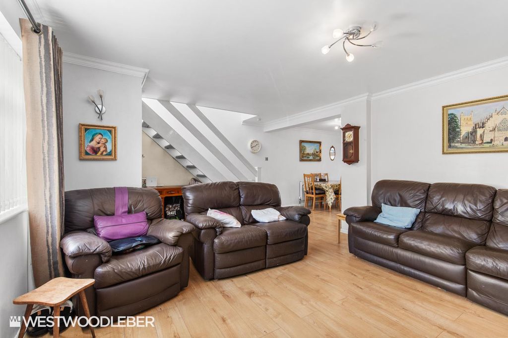 Property photo 2 of 21 Applefordclose_15.Jpg