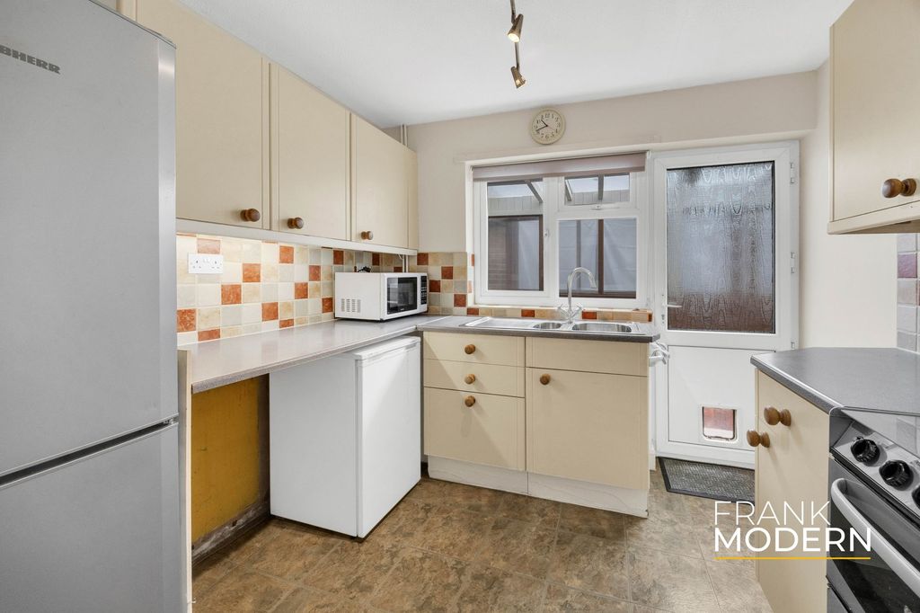 Property photo 2 of 20 Kitchen