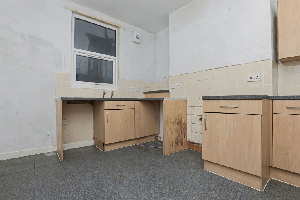 Property photo 2 of 14 75 Andrew Street, Liverpool, L4 4Ds