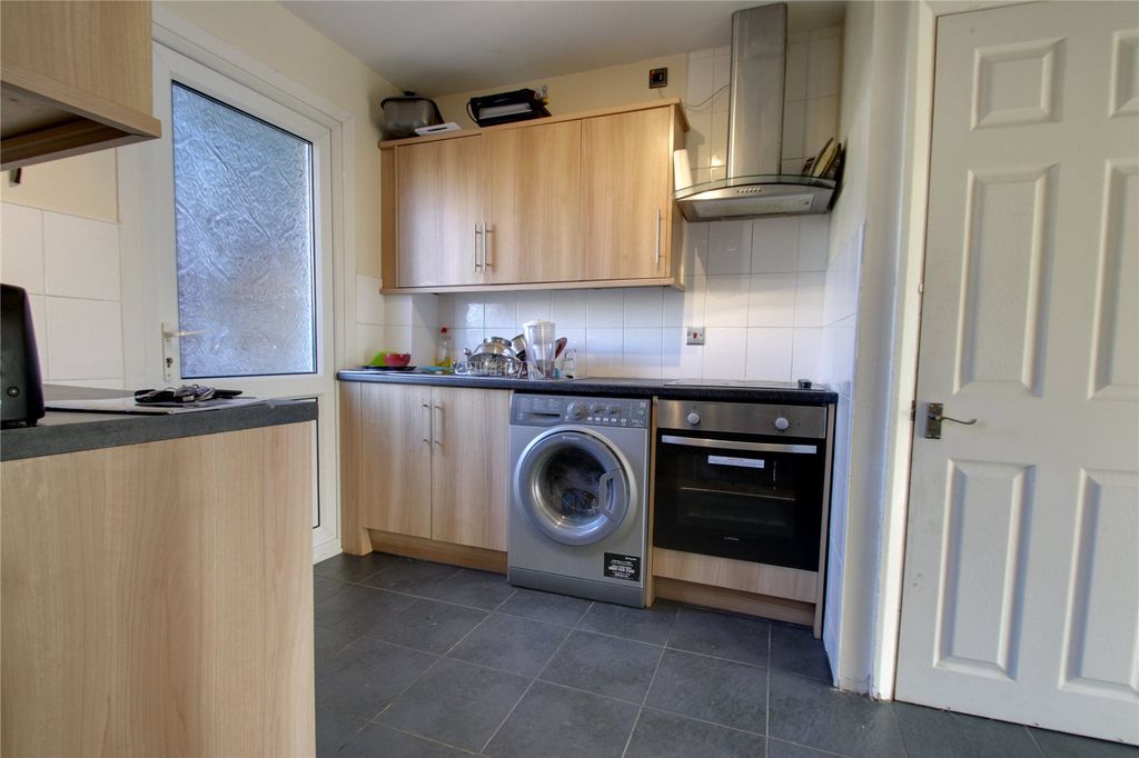 Property photo 2 of 8 Picture No. 12