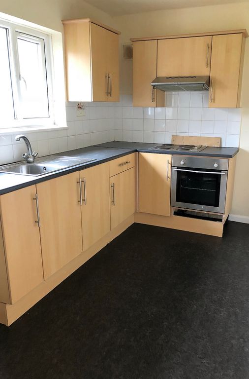 Property photo 2 of 5 Kitchen