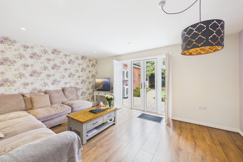 Property photo 3 of 12 Picture No. 02