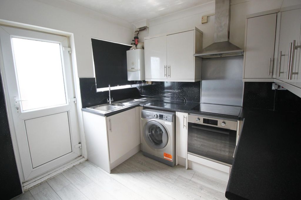 Property photo 3 of 14 Kitchen.Jpg