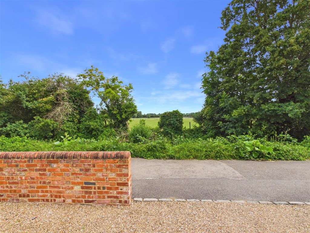 Property photo 2 of 39
