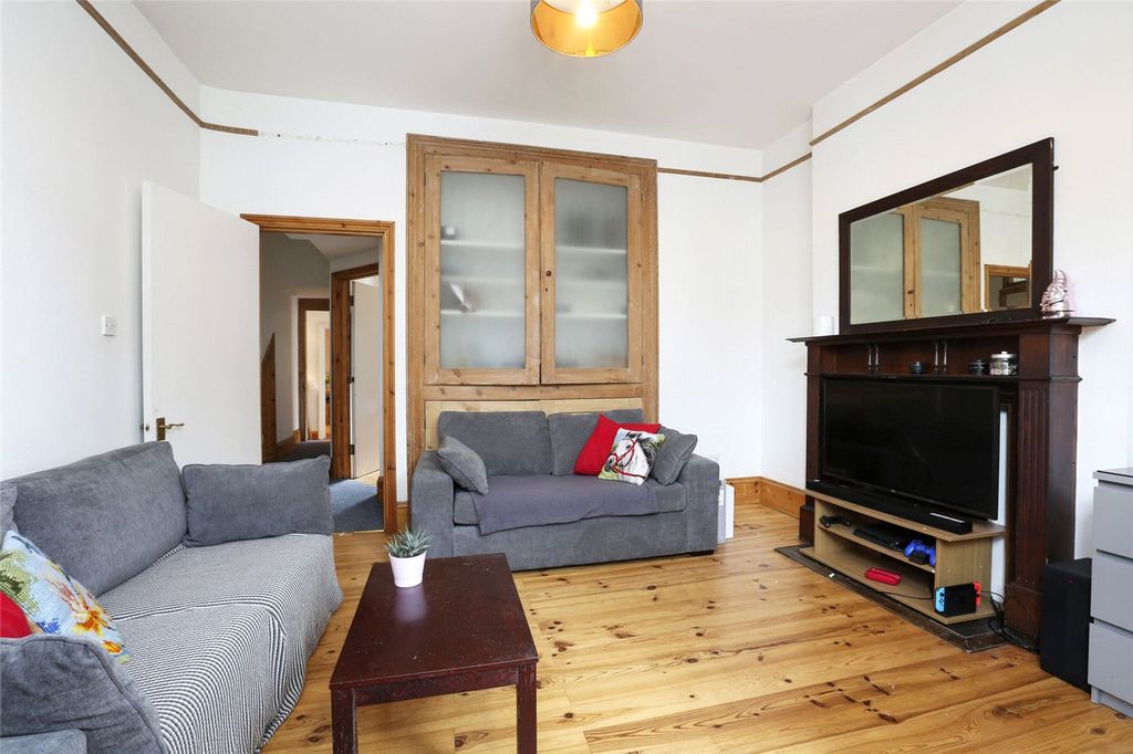 Property photo 2 of 8 Picture No. 19