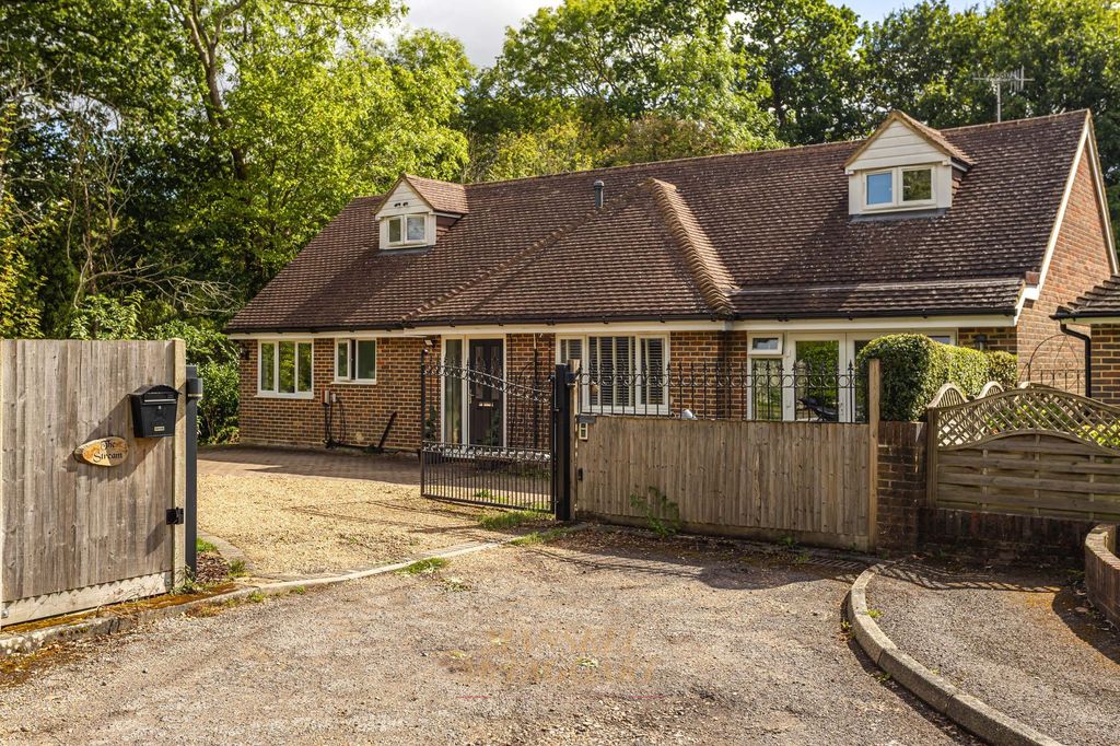 Property photo 2 of 31
