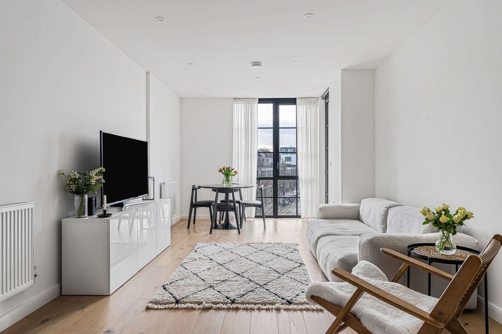 Property photo 1 of 23 Reception