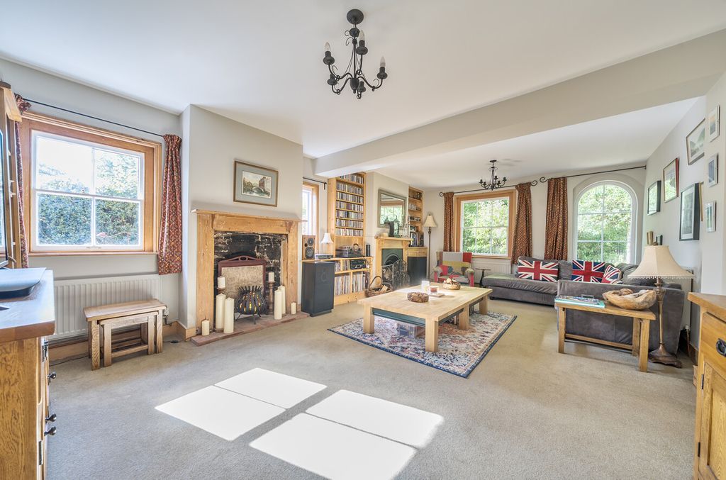 Property photo 2 of 23