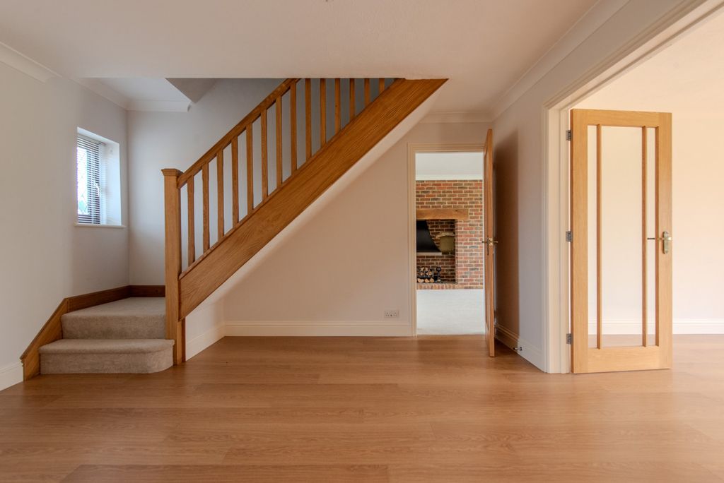 Property photo 2 of 32