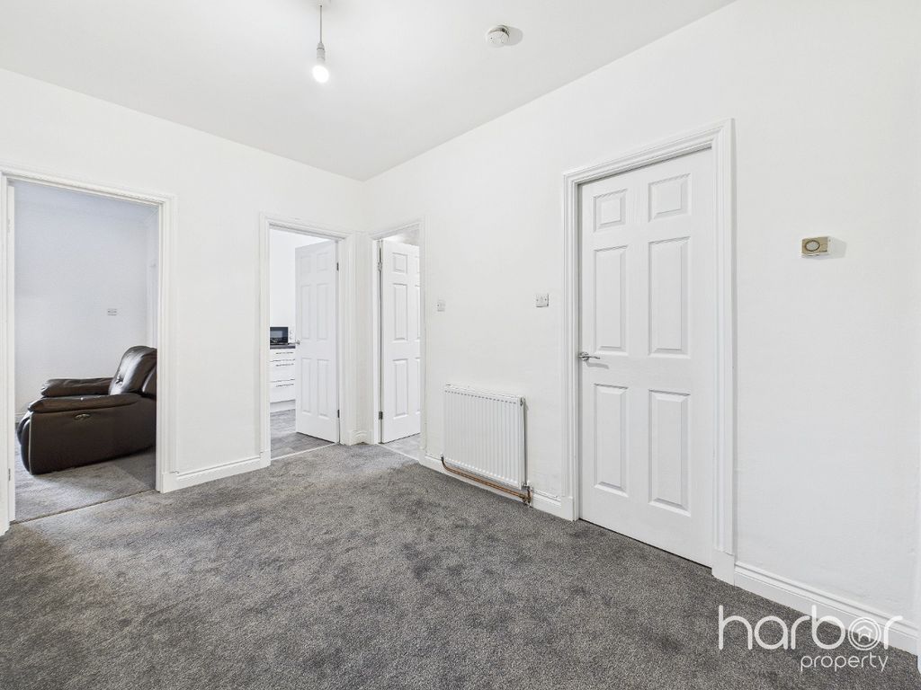 Property photo 2 of 13 4590805