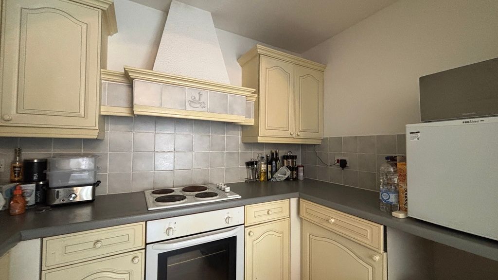 Property photo 3 of 4 Bright Kitchen With Ample Counter Space....
