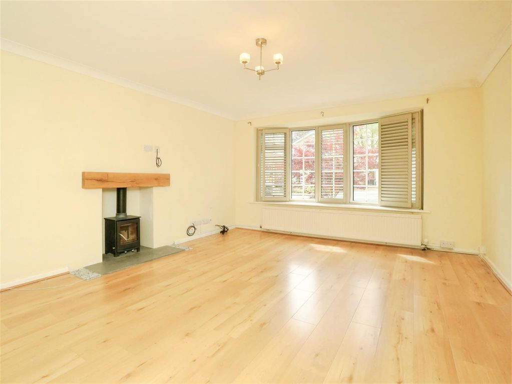 Property photo 2 of 18 Living Room