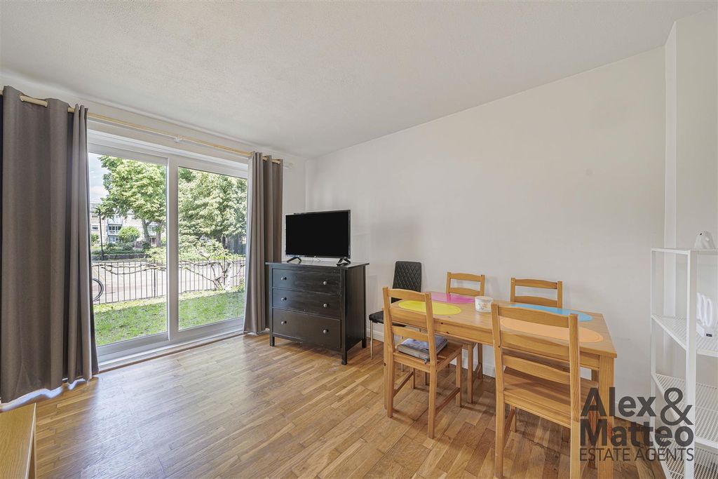 Property photo 3 of 17 Thorburn Square