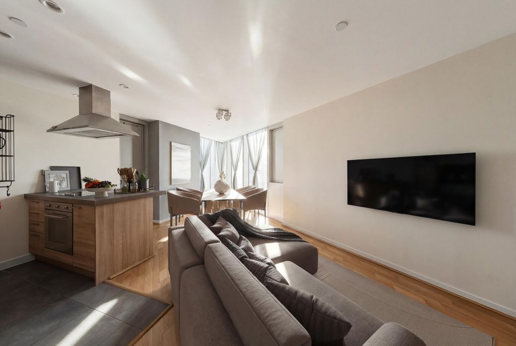 Property photo 1 of 9 Property_0534_094...