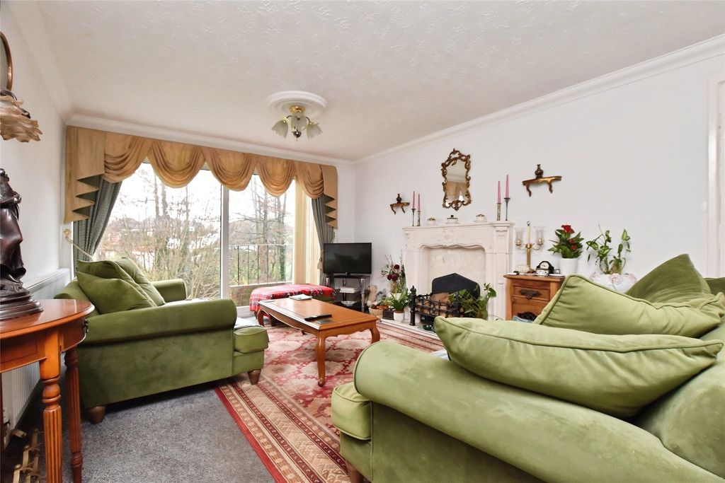 Property photo 2 of 13 Living/Dining