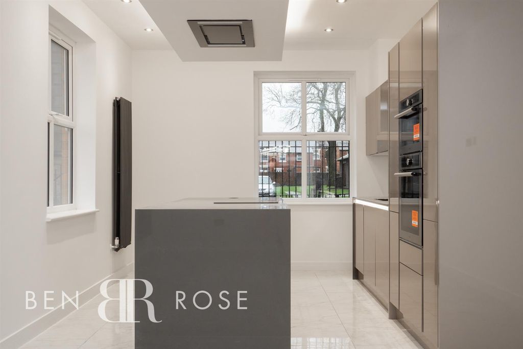 Property photo 2 of 12 Kitchen