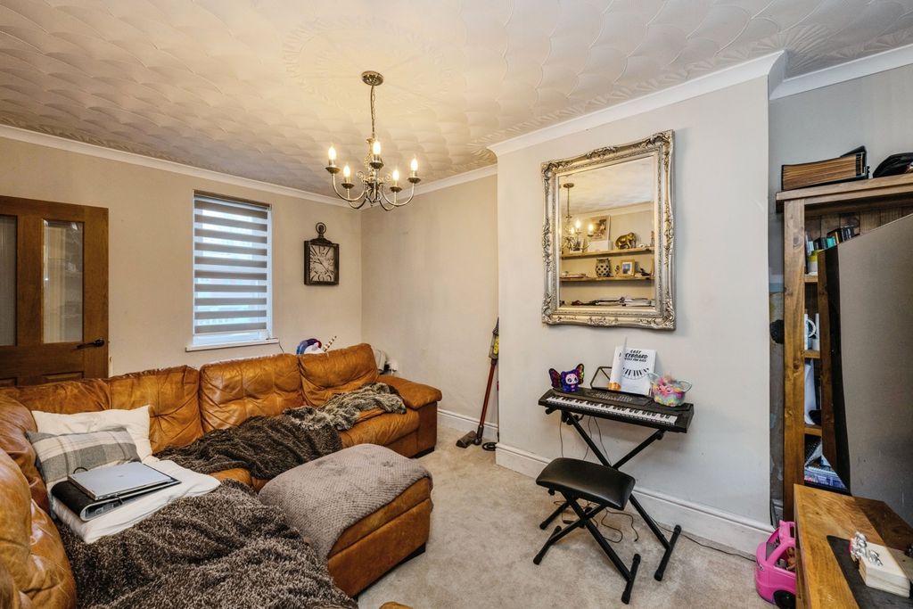 Property photo 3 of 16 Pbox-Img.Jpg