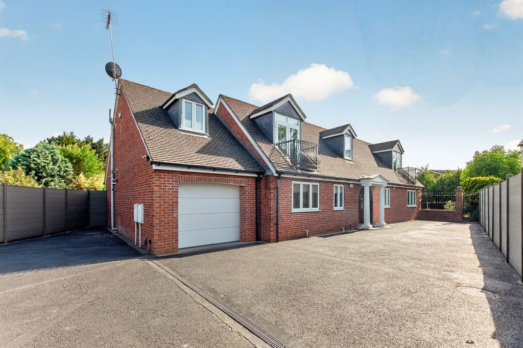 Property photo 1 of 32