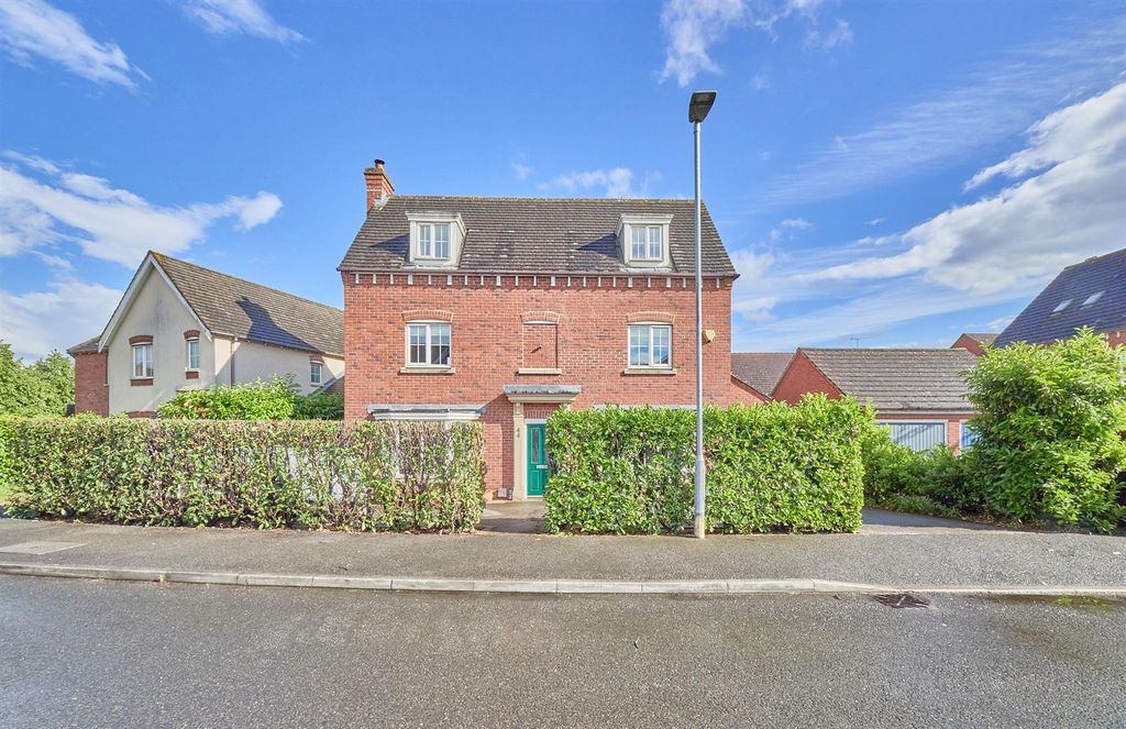 5 bed detached house for salePaddock Way, Hinckley LE10