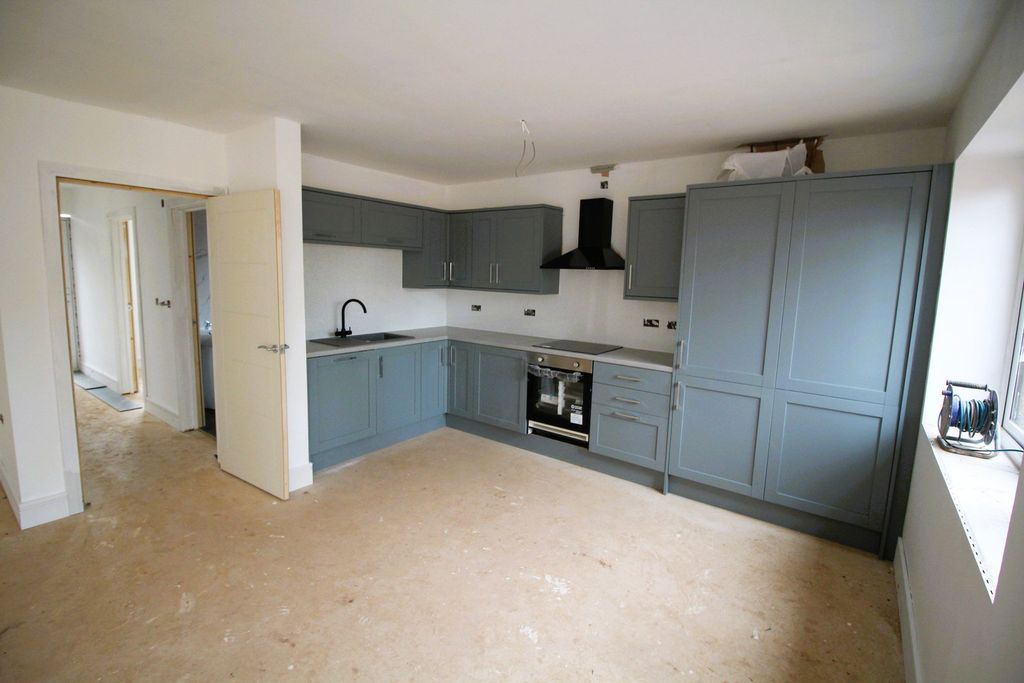 Property photo 2 of 27