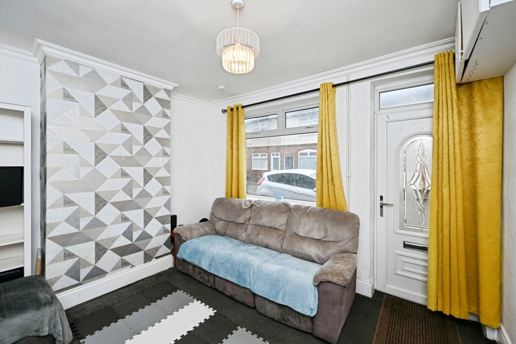 Property photo 3 of 17 Photo