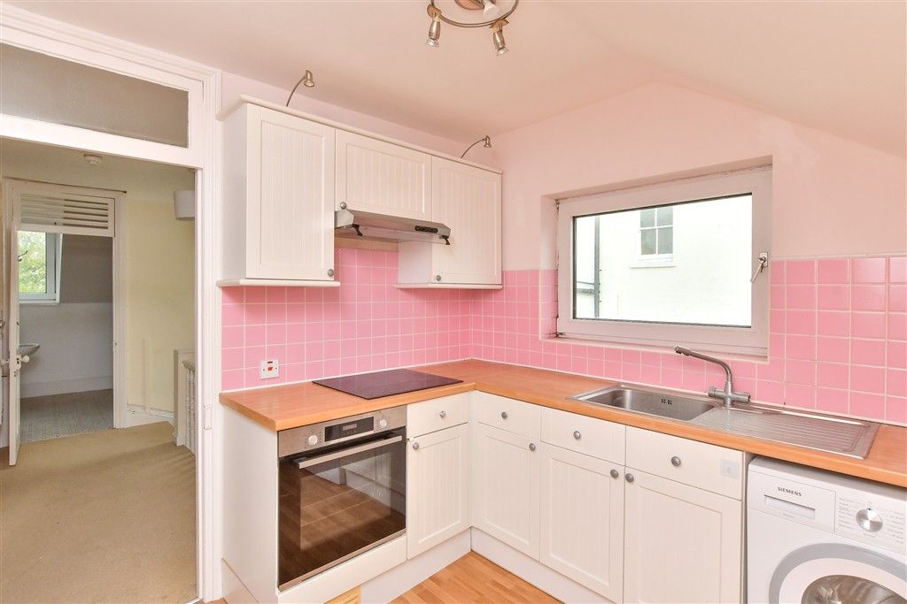 Property photo 2 of 10 Kitchen