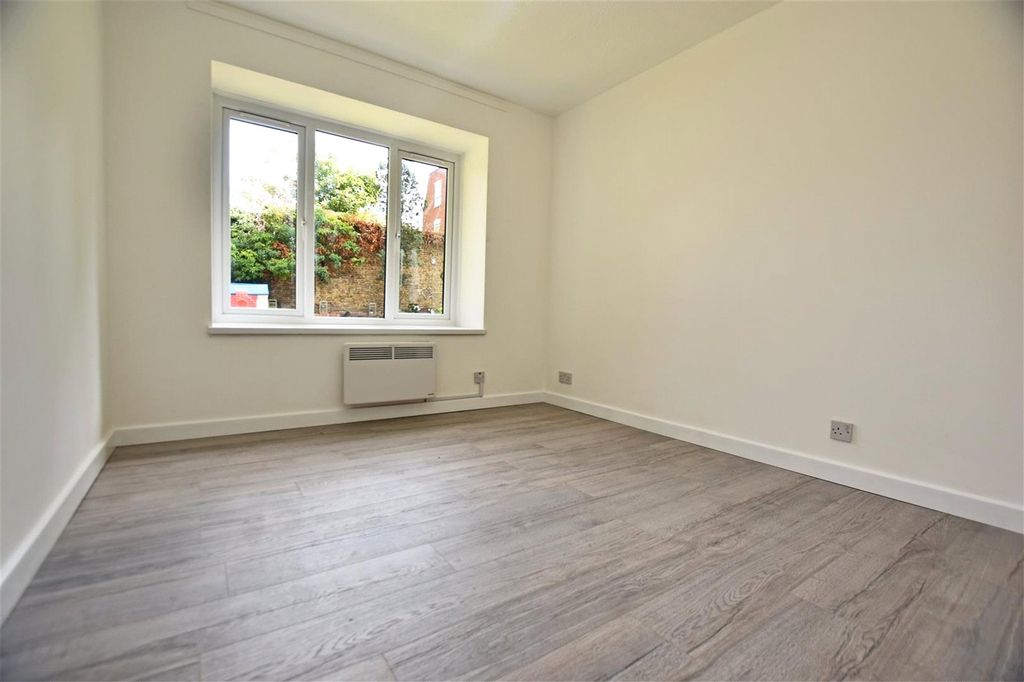 Property photo 3 of 8 Picture No. 04