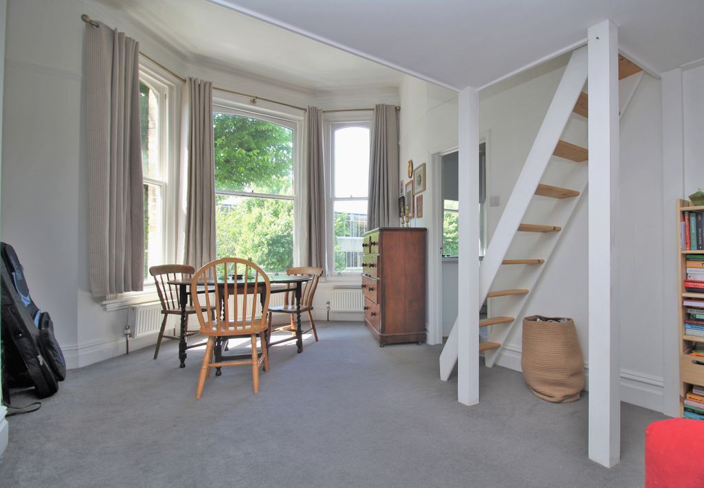 Property photo 3 of 15 Foot