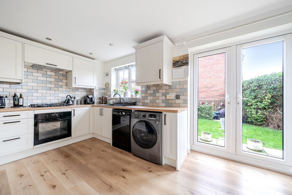 Property photo 2 of 16 1408895-1-698A111...