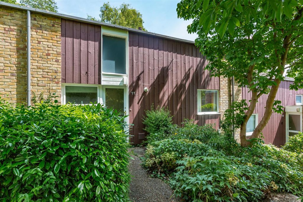 Property photo 1 of 12 Front